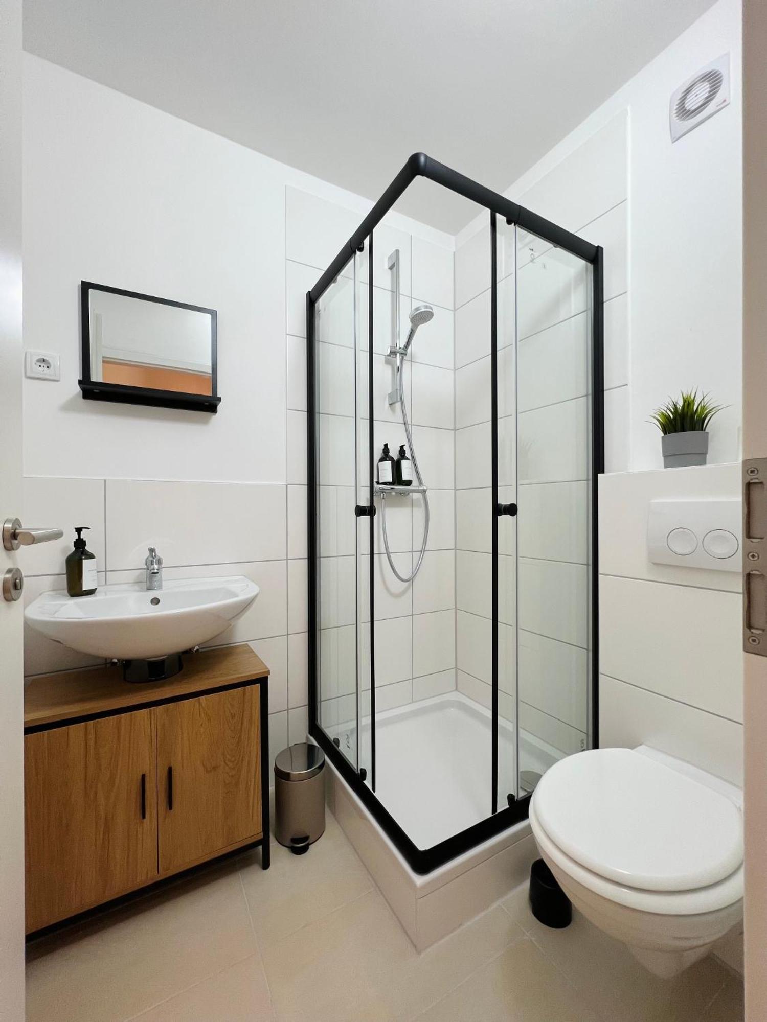 Sali - Remscheid - Apartmenthaus Buitenkant foto
